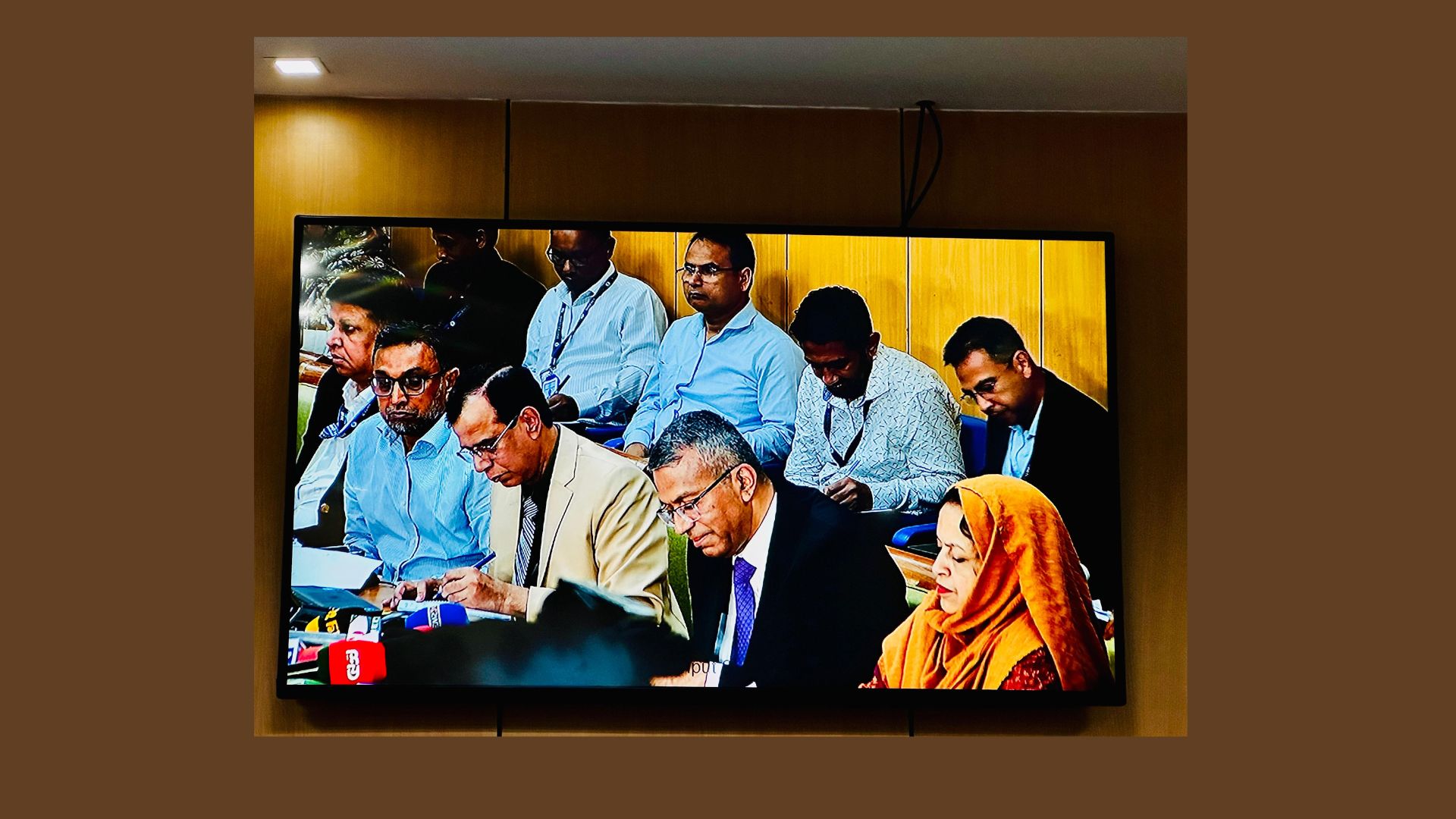 Bangladesh Bank holds key rate at 10% to rein in inflation