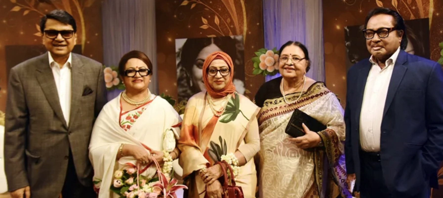 Five screen legends reunite for nostalgic gathering