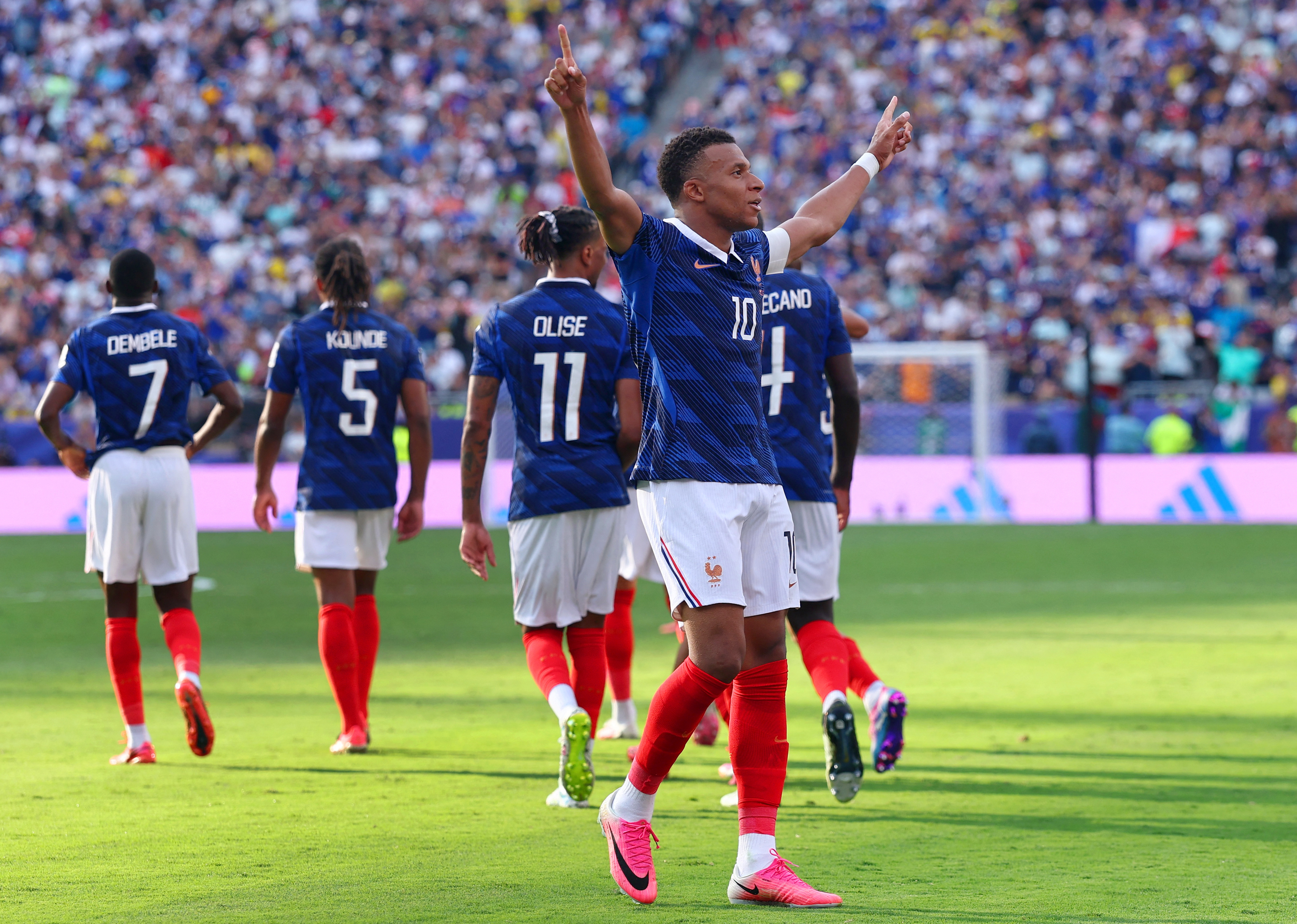Mbappe brace helps France ease into World Cup last 16