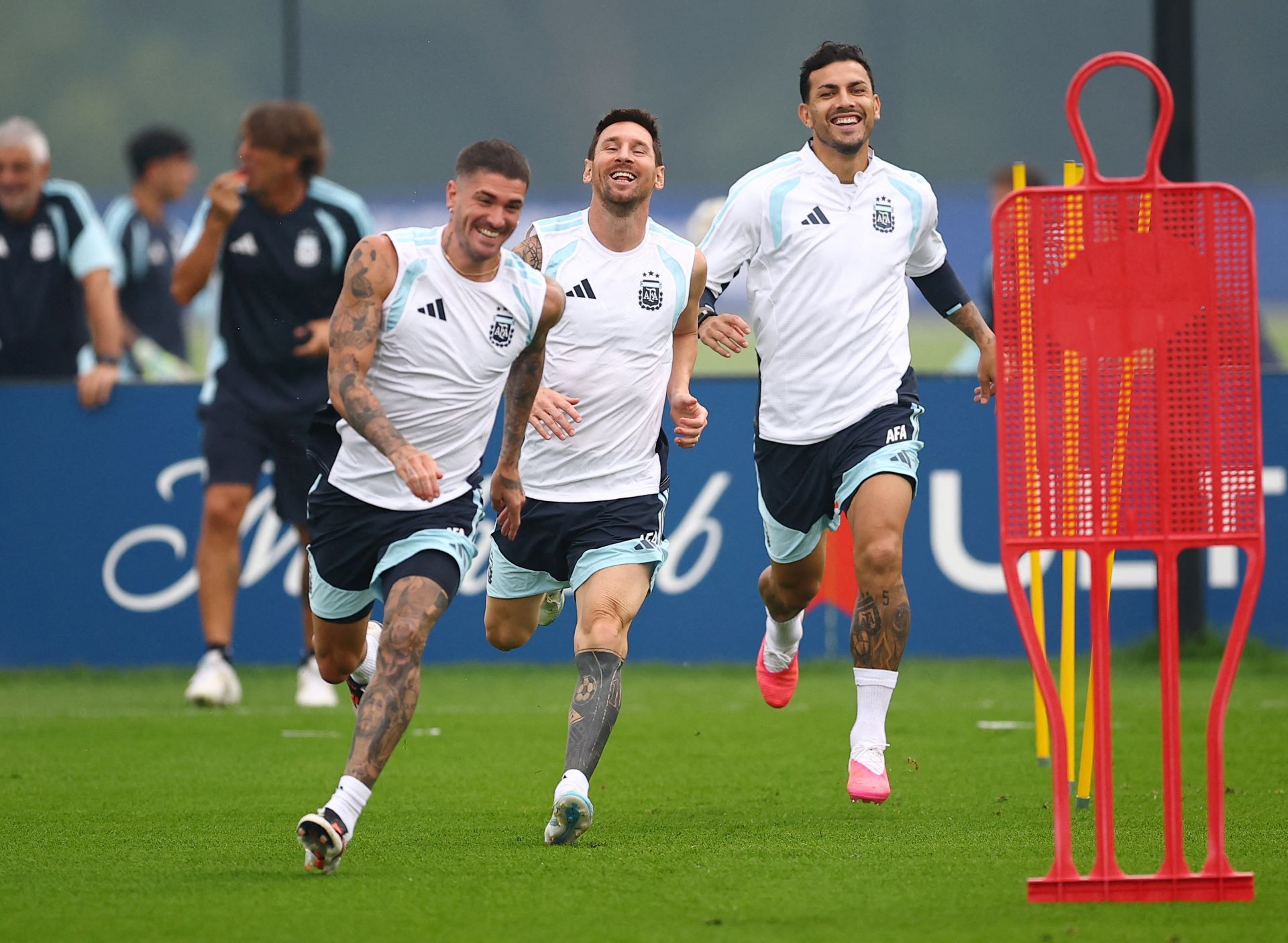 Argentina make three changes, Spain unchanged for final