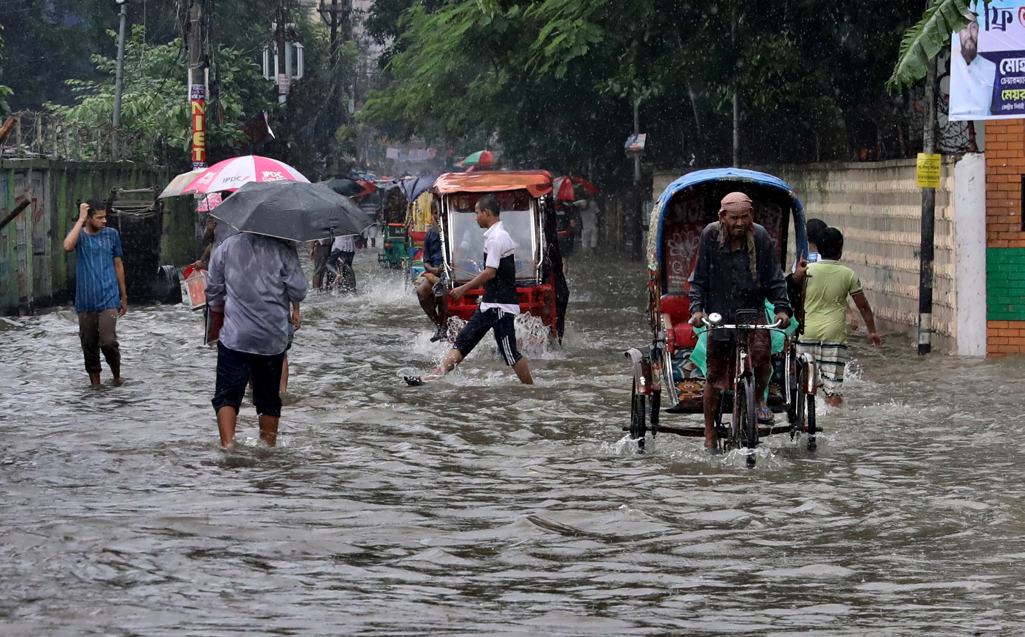 Reading Dhaka's waterlogging through the life of commodities