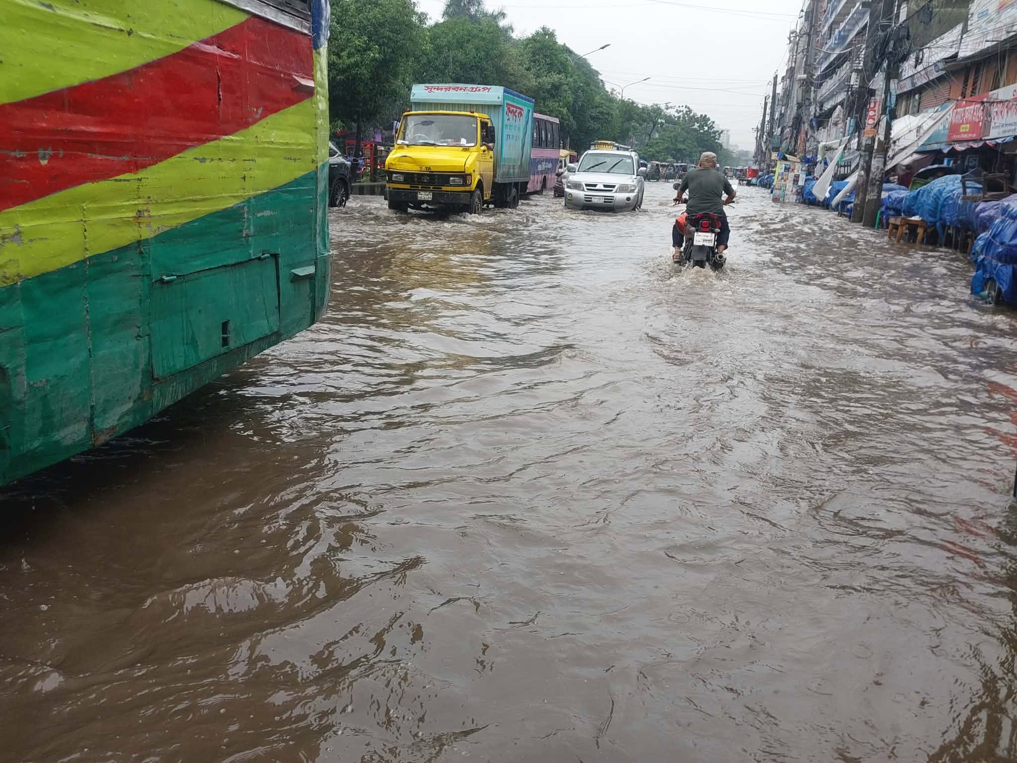 Relentless rain for second day cripples Dhaka