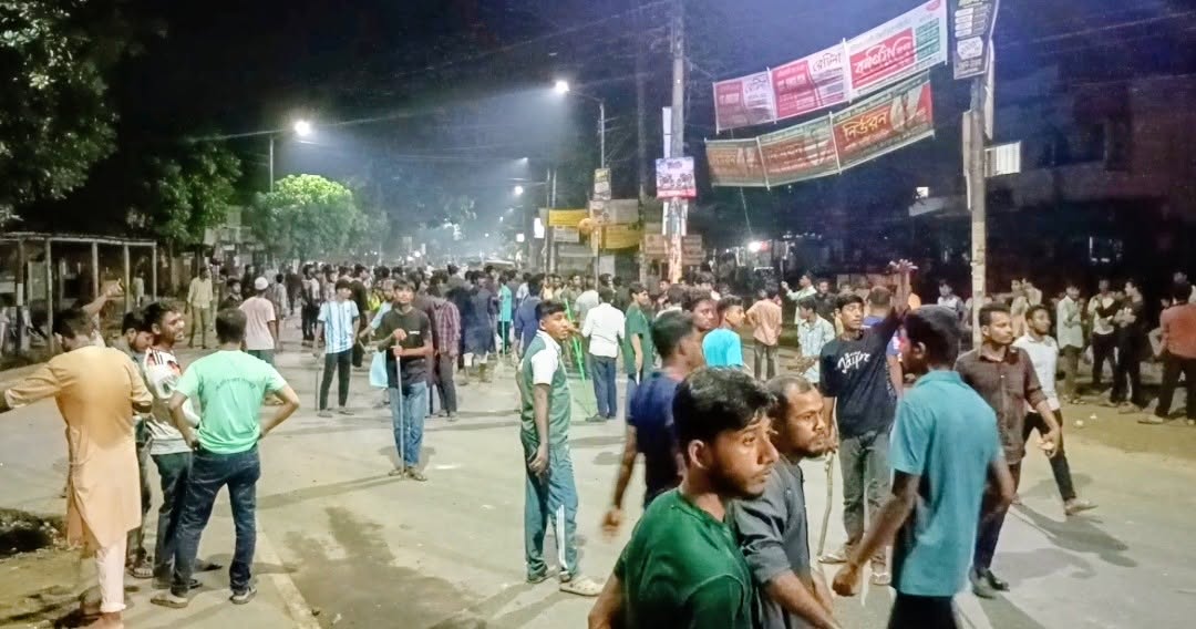 Banner dispute sparks Shibir-Chhatra Dal clash at Begum Rokeya University