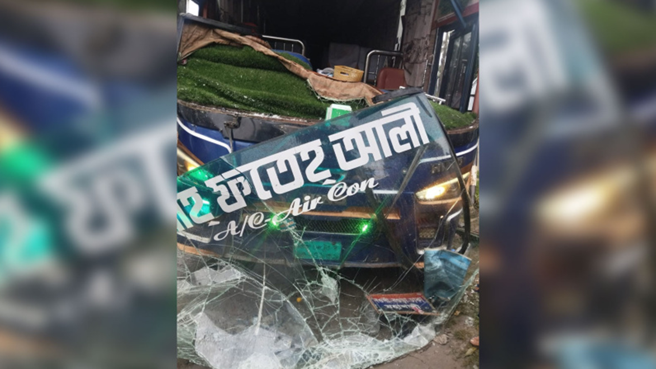 5 day labourers among 7 killed as bus ploughs into roadside crowd in Bogura