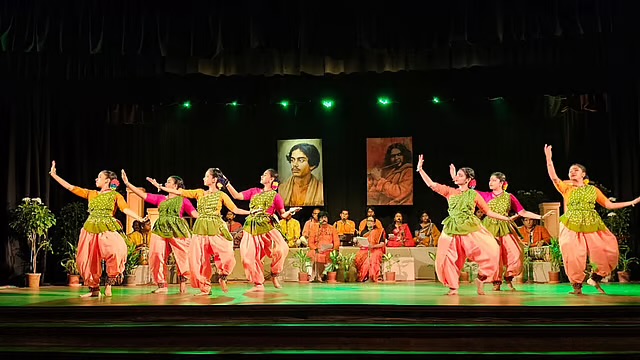 Chhayanaut marks Nazrul’s 50th death anniversary with music, dance and recitation
