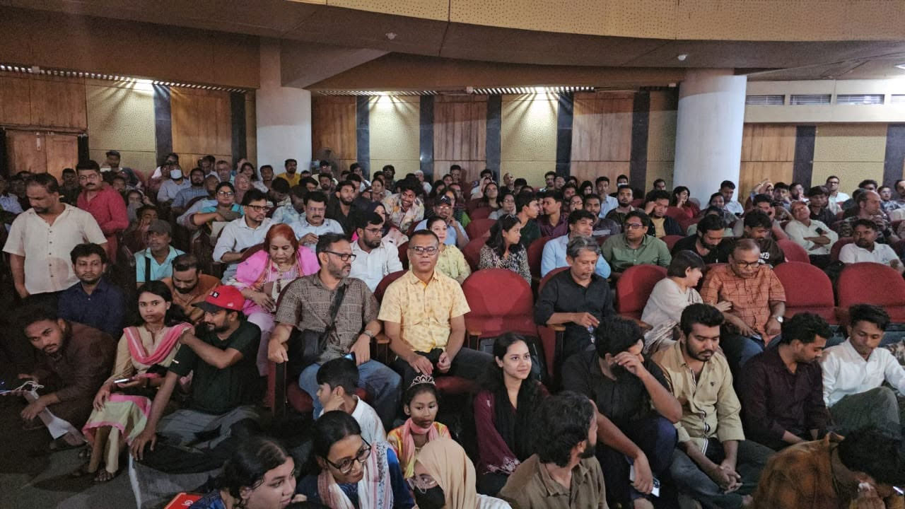 ‘Mastul’ draws overflowing crowd at Shilpakala film festival