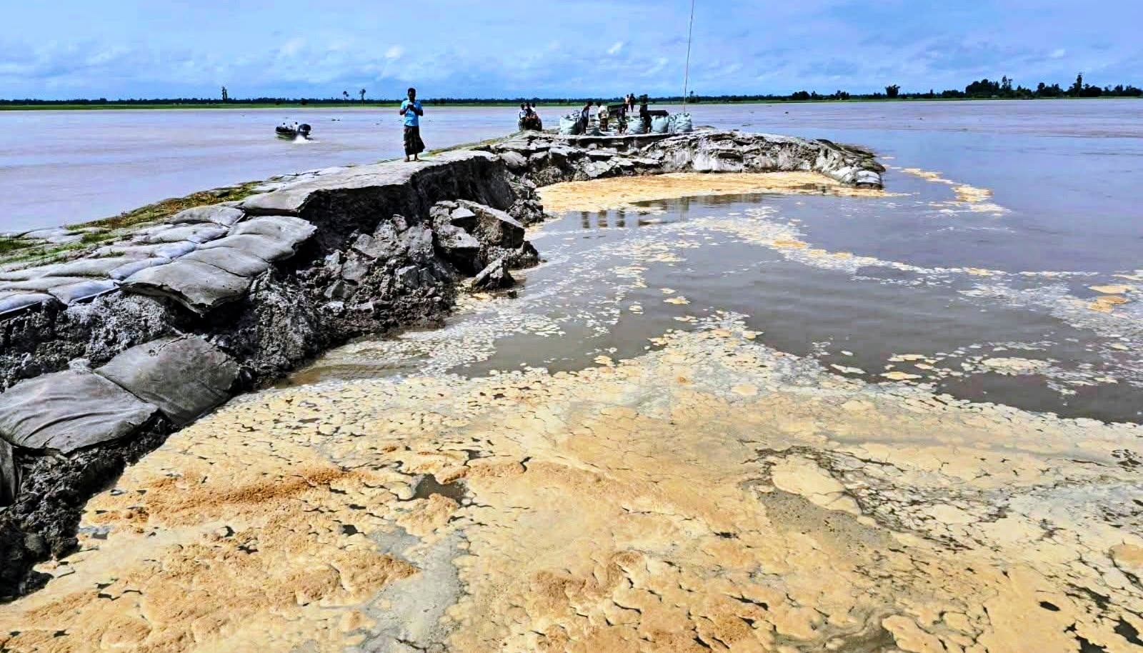 50 metres of Teesta cross dam washed away in Kurigram