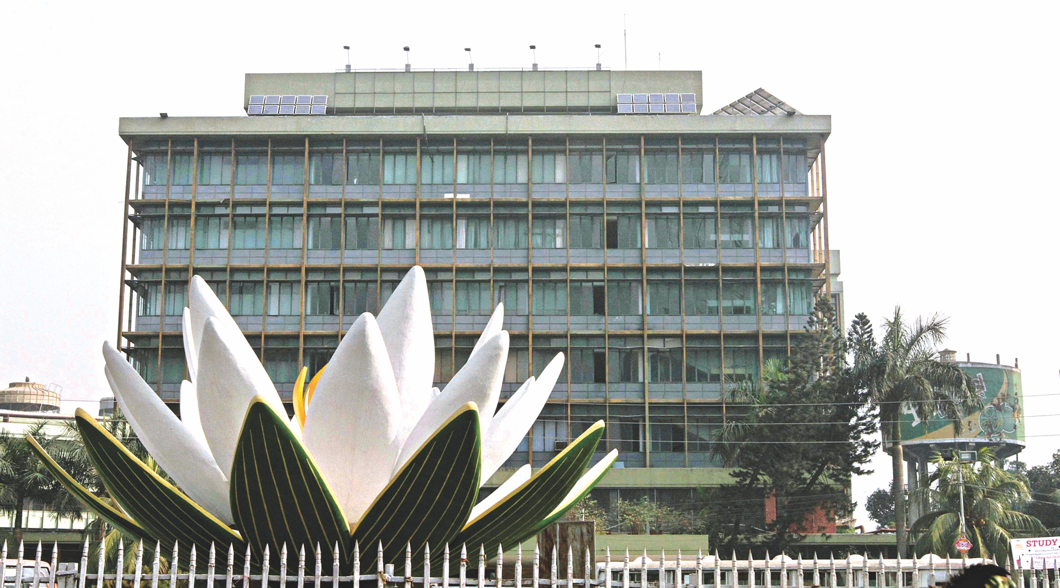 Banks losing funds due to weak governance