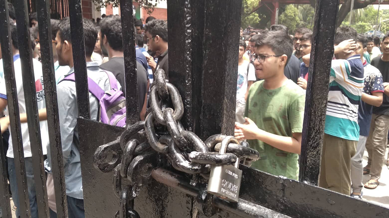 Buet students continue demo, boycott classes