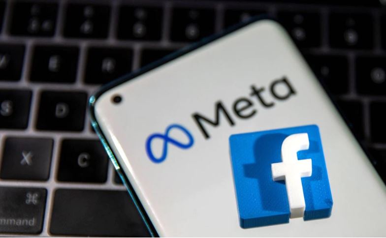 Facebook loses daily users for first time as company shares sink