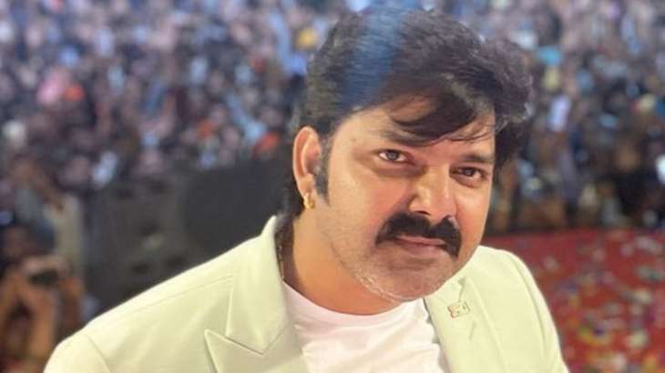 Bhojpuri star Pawan Singh attacked during a performance