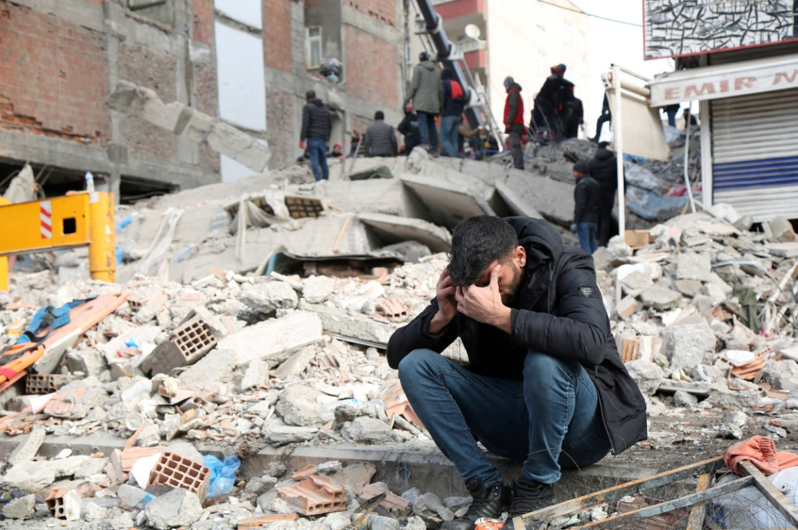 What if an earthquake of 6.9 magnitude hits Dhaka?