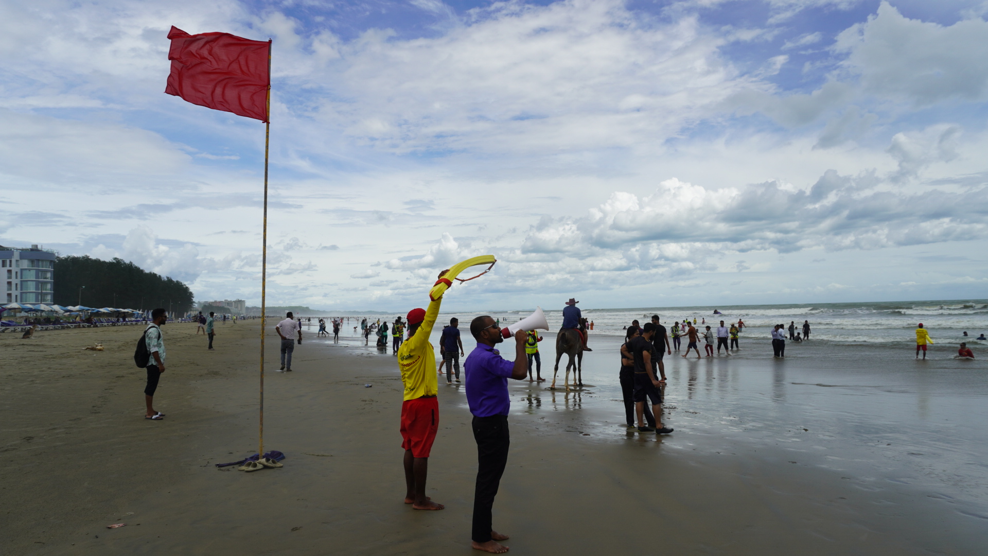 Signal 7 at Payra, Mongla as Cyclone Remal forms over Bay