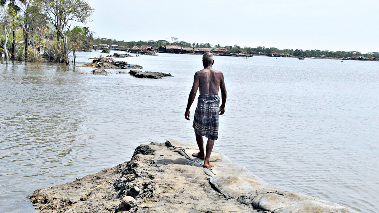 1.	Village after village was submerged after embankments collapsed during Cyclone Amphan, forcing many families to flee. Photo taken in the Pratapnagar area of Assasuni Upazila, Satkhira district. 
