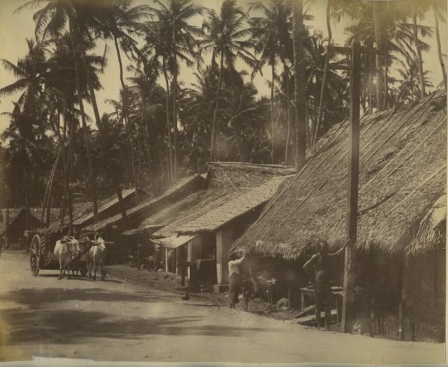 A Bengal village-town scene from the 1860s. Photo Charles T. Scowen, Cleveland Museum of Art, Wikimedia Commons.