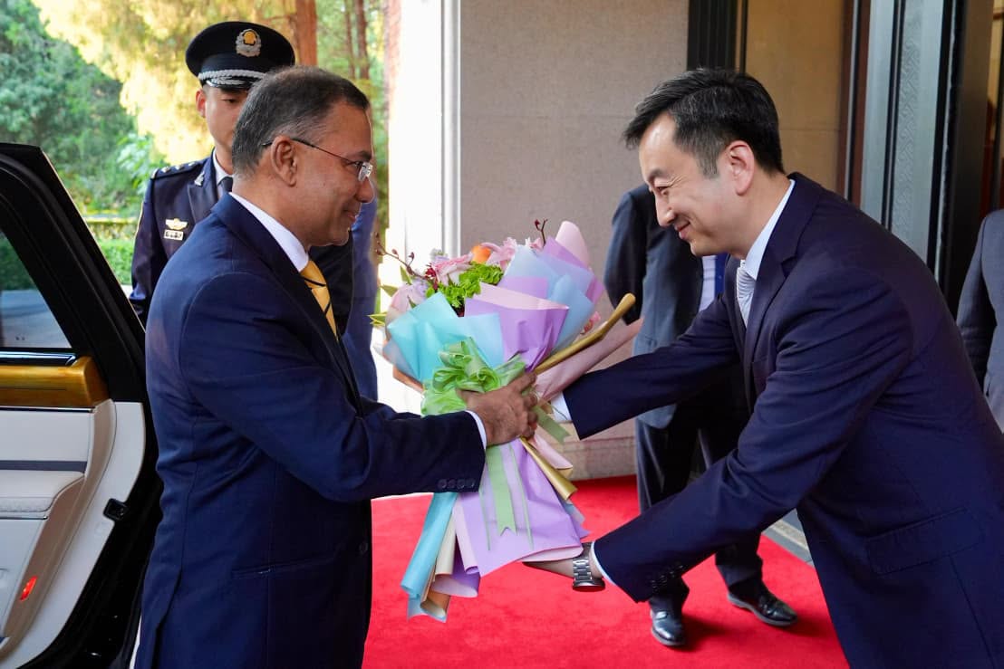 Tarique Rahman receiving flowers