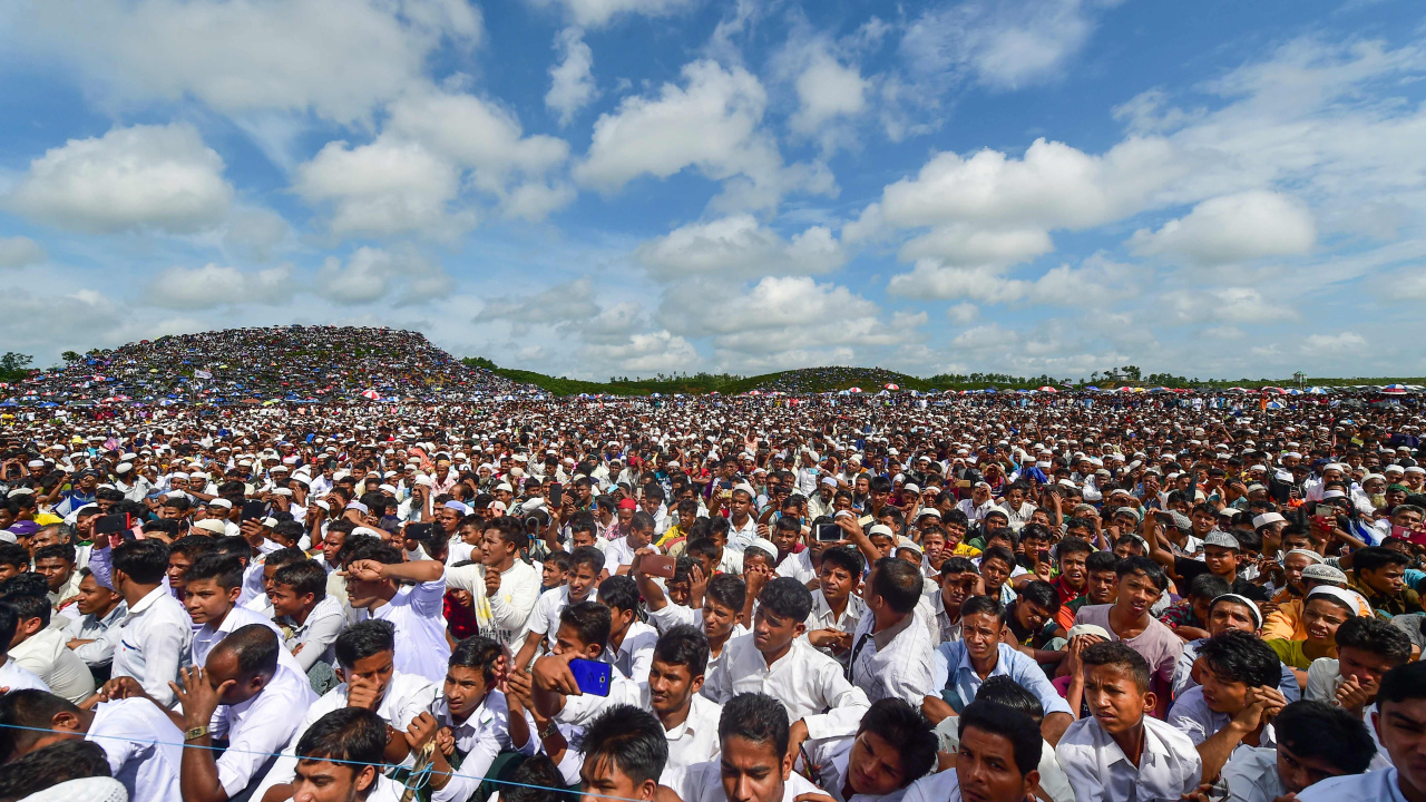 Rohingya gathering at Kutuoalong camp