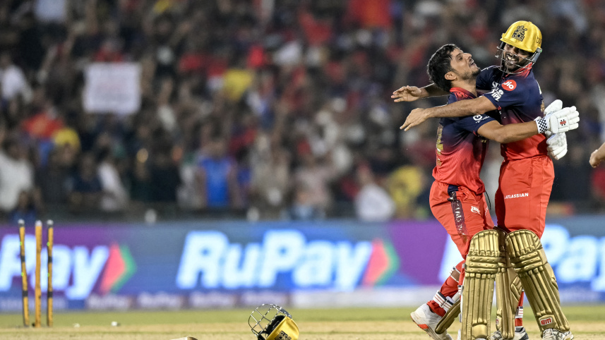 AFP__20260510__B2F39XD__v2__HighRes__TopshotCricketIndIplT20BengaluruMumbai.jpg