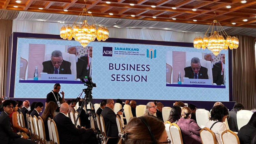 Finance minister at ADB meeting.jpeg