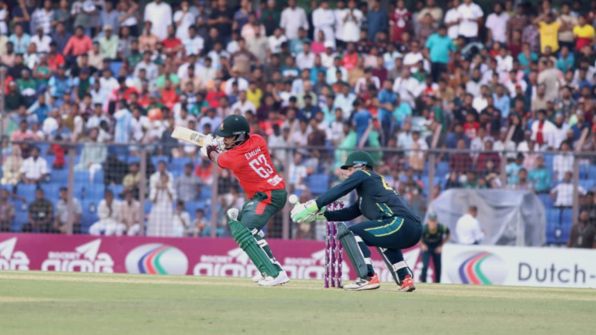Parvez Emon v Aus T20I Ctg.jpg