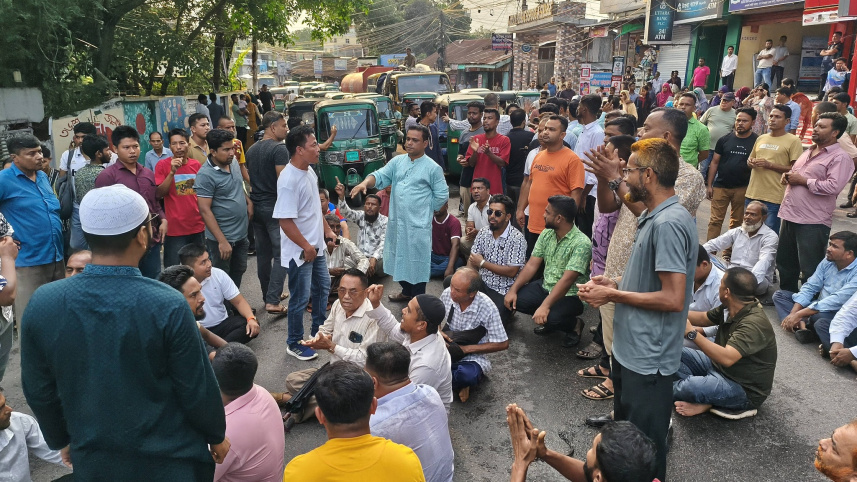 Rangamati_RoadBlock_DipenResigns_1June2026.jpg