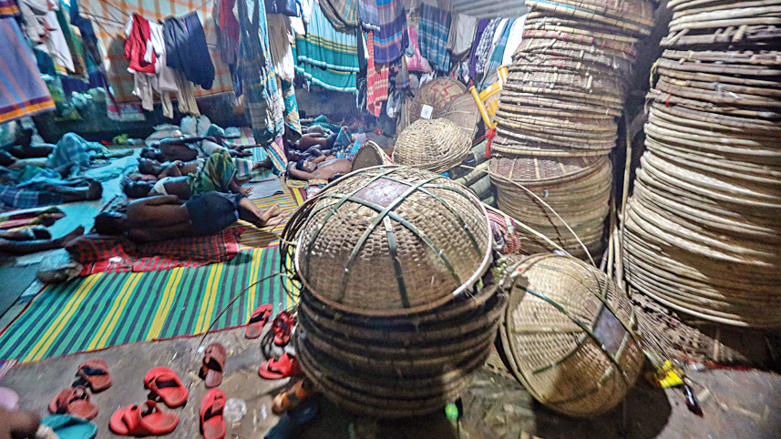 Karwan Bazar Minti workers