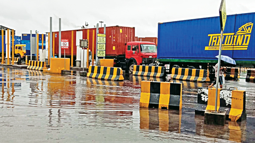 Chattogram port cargo handling disrupted by rain