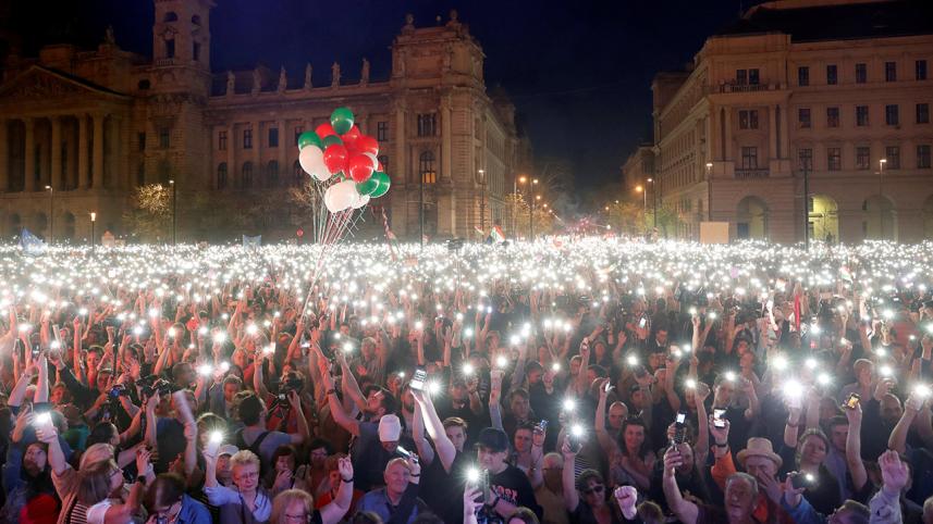 2018-04-14T190103Z_1007067800_RC19780CB830_RTRMADP_3_HUNGARY-ELECTION-PROTESTS.JPG