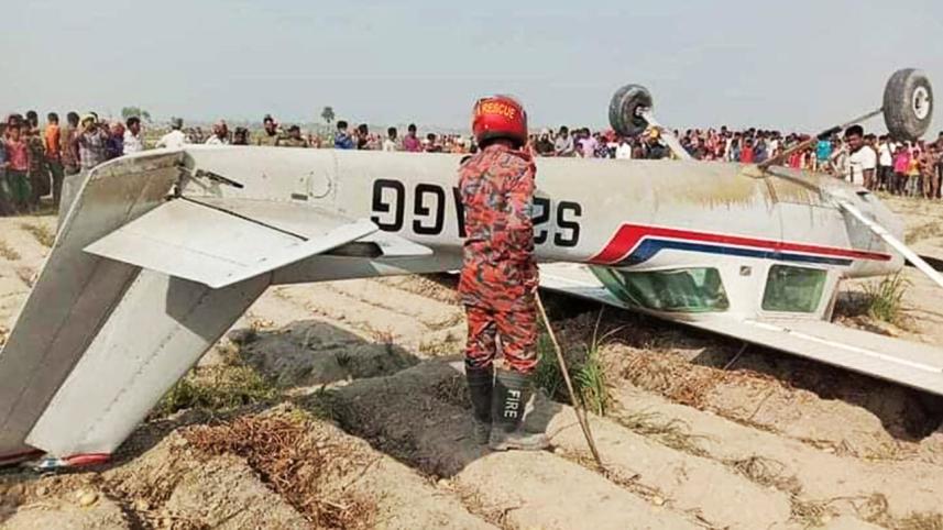 Plane-web.jpg
