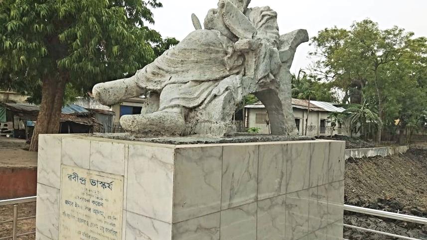 Rabindranath-Tagore-in-Patasar.jpg
