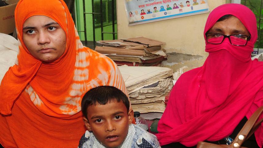 3 Rohingyas detained from Bogra passport office