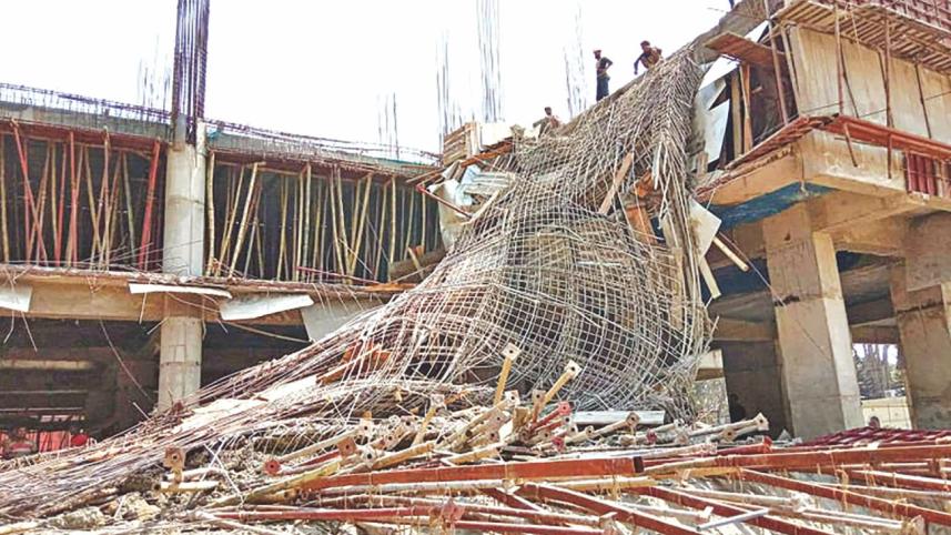 18 workers wounded in porch collapse