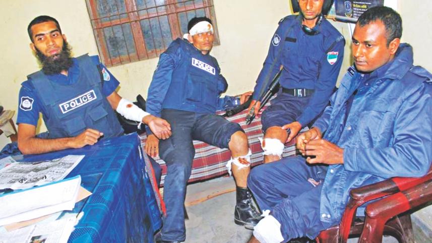 cops attacked.jpg