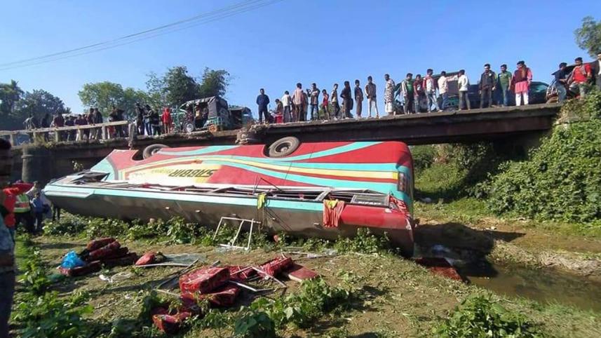 coxs-bazar-road-crash-corr-wb.JPG