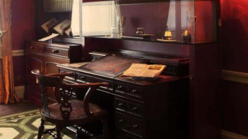 desk 1 new.jpg