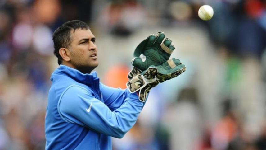 Dhoni Reuters.jpg