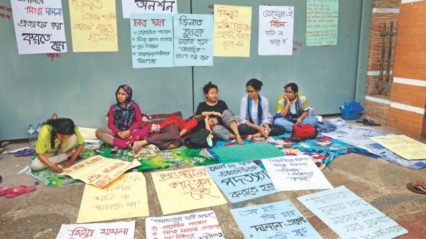  Major panels keep demanding fresh Ducsu polls on fourth day of protest as authorities say no way; hunger strike on