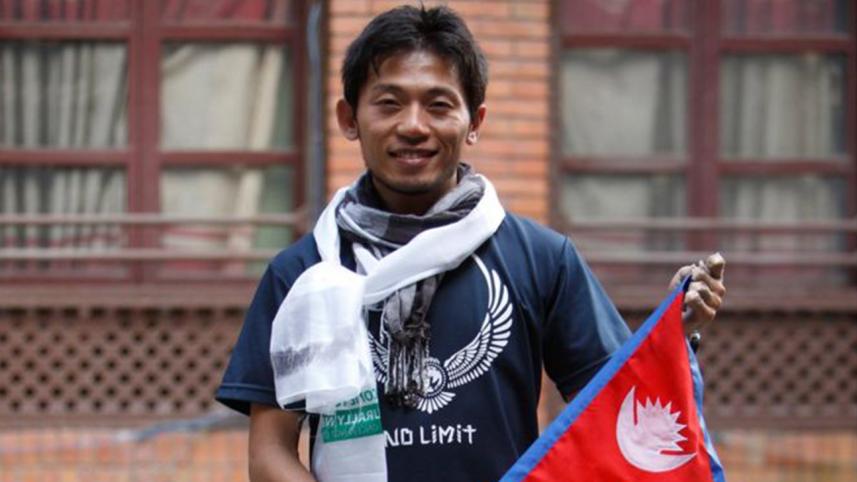 Everest-Climber--1WB.jpg