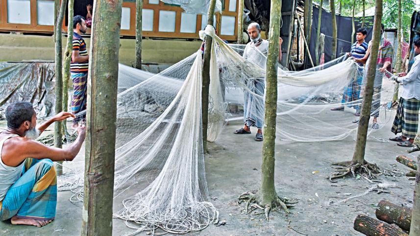 Fishers-ready-sail-hilsa.jpg