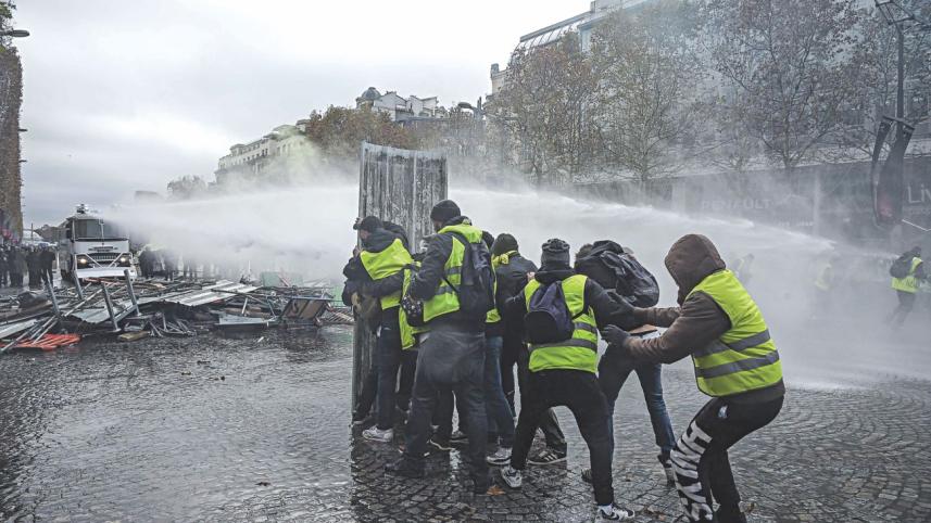 fuel protest in paris.jpg