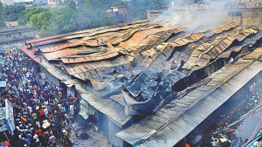 Blaze at Gulshan DNCC market burns down over  200 shops, 2 years after it went up in flames 