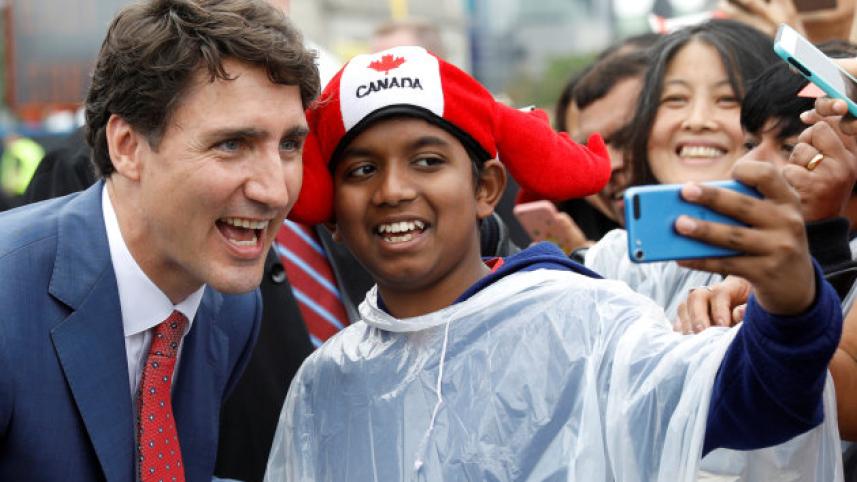 Justin Trudeau poses for aselfie .jpeg