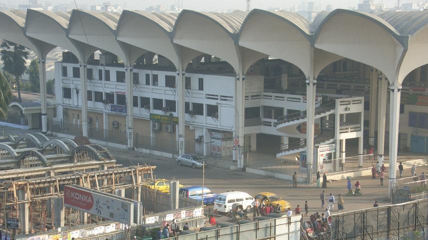 Dhaka, woman, Kamalapur Railway Station, train, wheels, rail tracks, Bangladesh