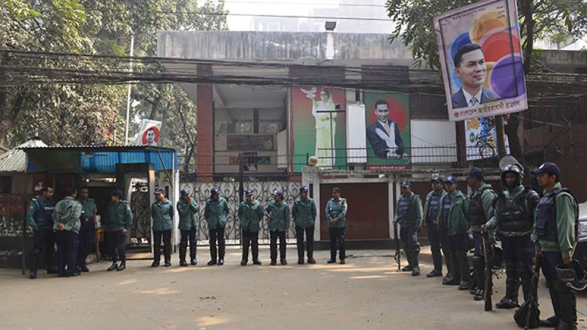 A Star file photo shows policewomen stand guard in front of BNP Chairperson Khaleda Zia's Gulshan office in Dhaka during the time when she was held confined in January.