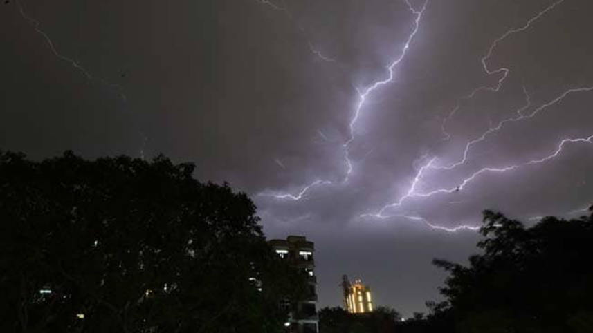 Lightning-wb.jpg