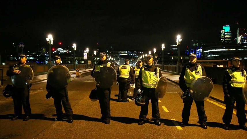 London-policeWB.jpg