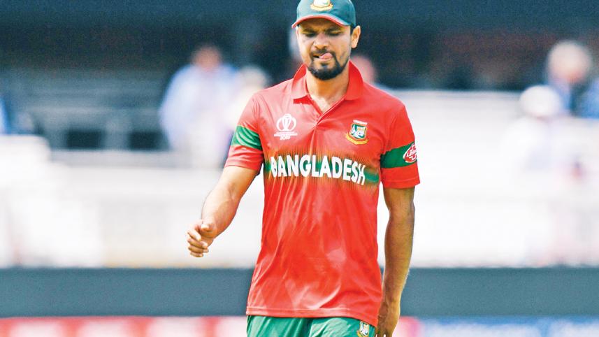 Bangladesh Captain Mashrafe Bin Mortaza fielding in Bangladesh vs Pakistan match