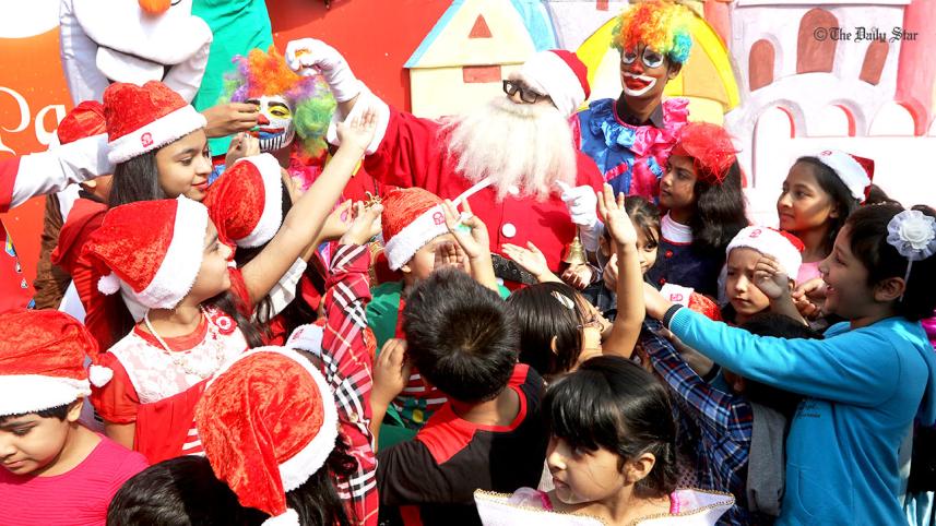 Santa Claus handing out candies
