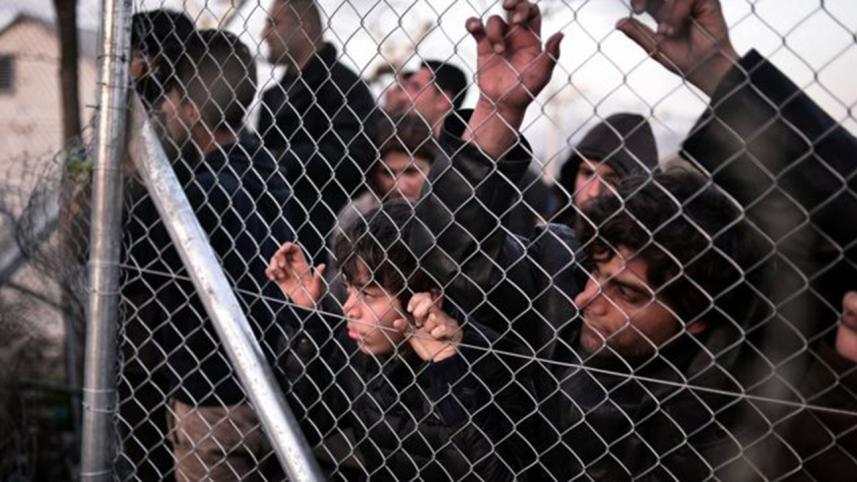 migrants-1WB.jpg