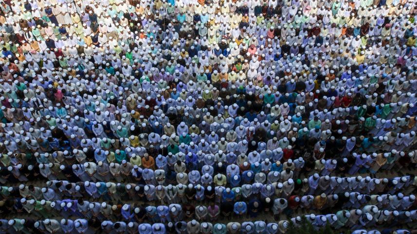 namaz-e-janaza-Shah-Ahmad-Shafi.jpg
